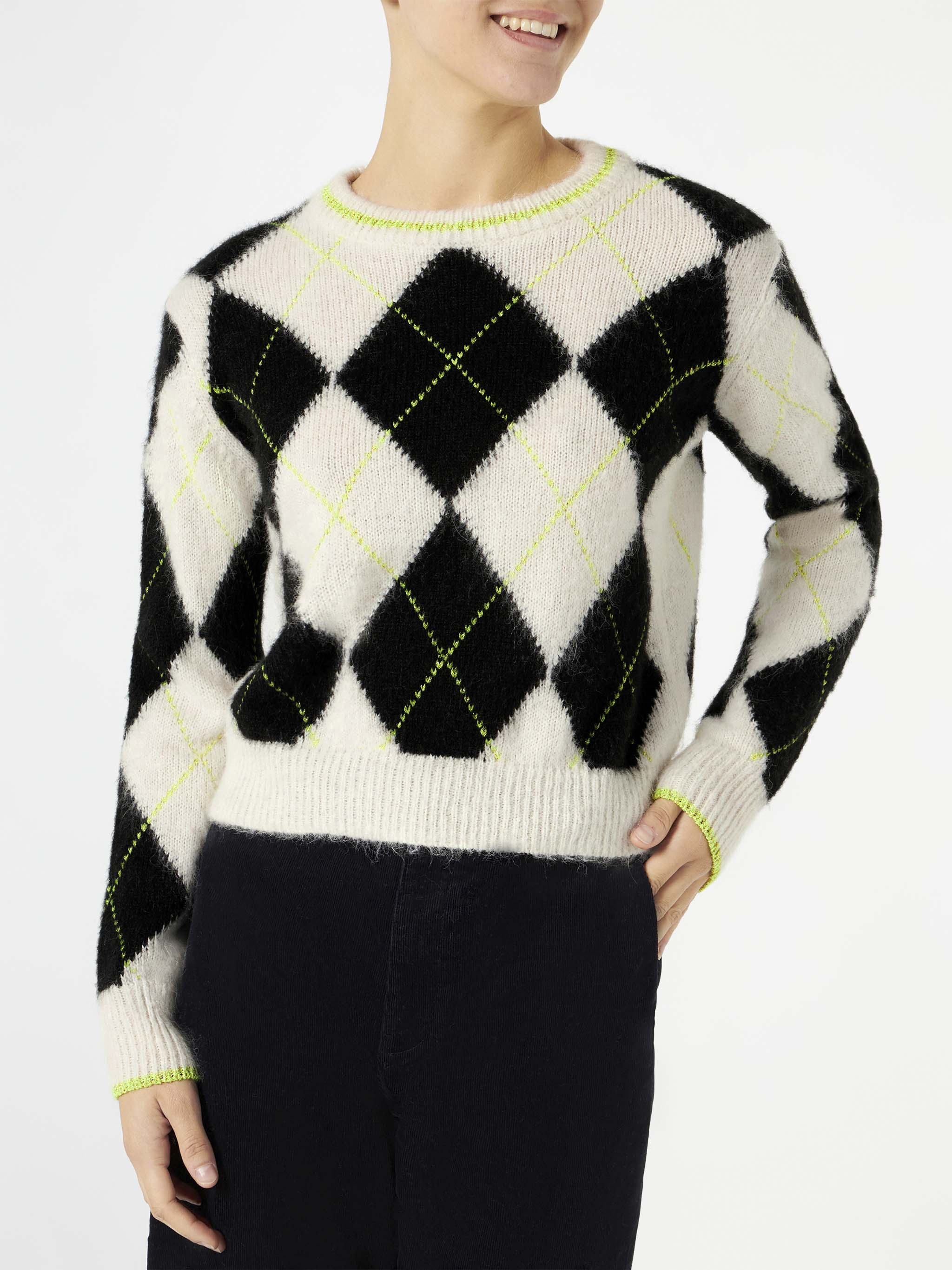 New Queen Soft cropped sweater with argyle pattern